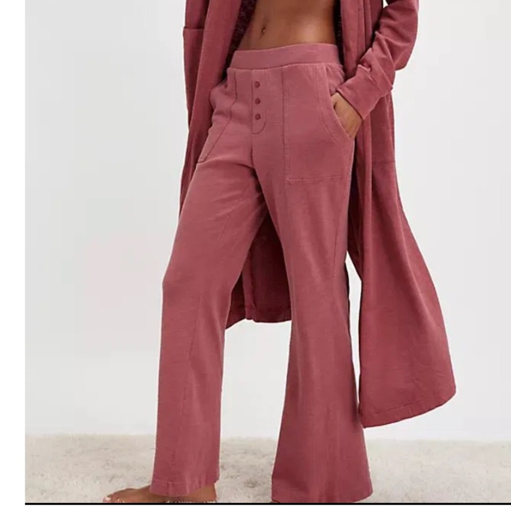 Free People XS Babe I'm Yours Slim Flares Dried Currant cotton Sweats like new!
